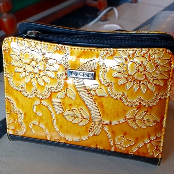 Miche Handbags - Miche Handbag with 2 new covers, Sunny & Alex